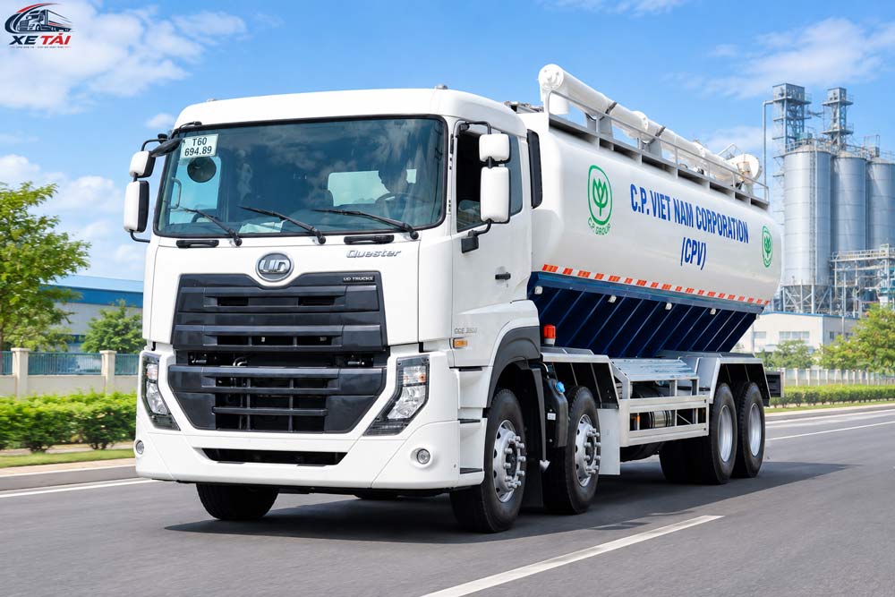 Xe bồn cám 29 khối UD Trucks 8x4 CGE350 WB6800
